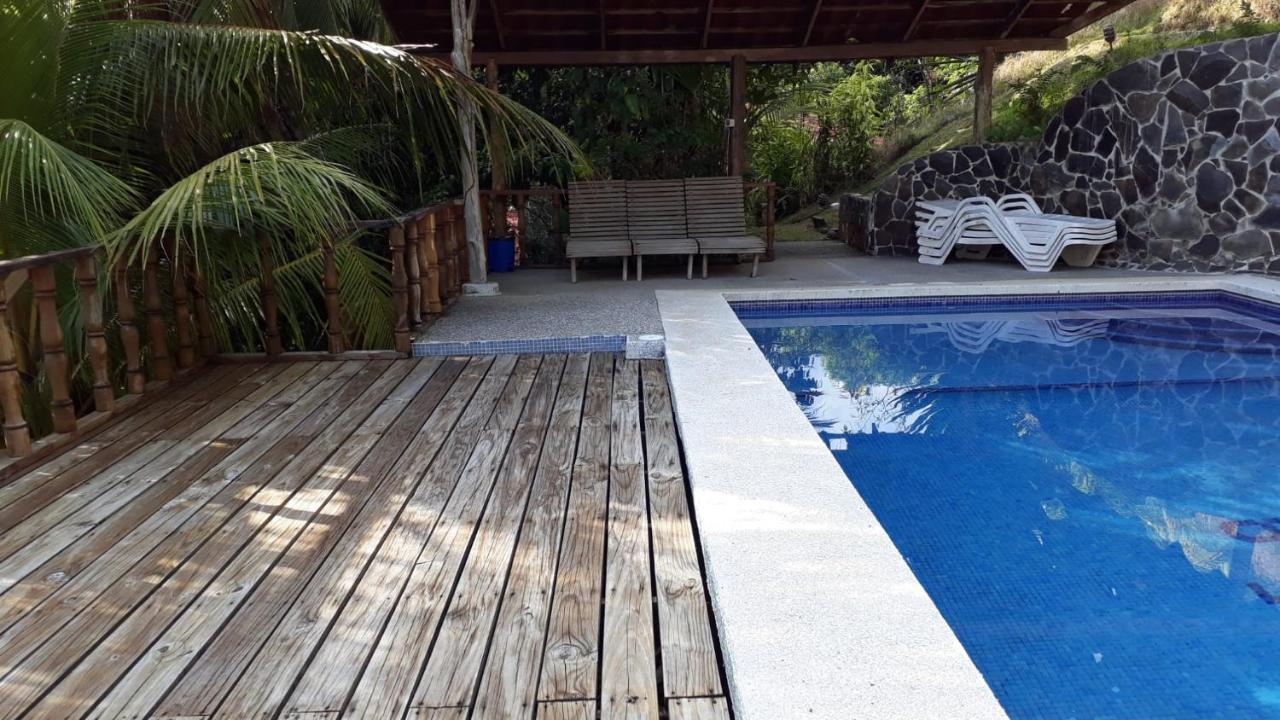 Iguana Libre Hotel Dominical Exterior foto